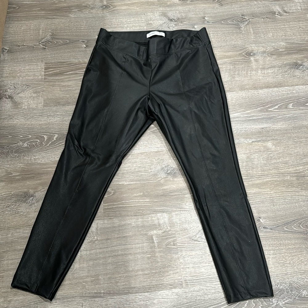 Faux leather legging/pants